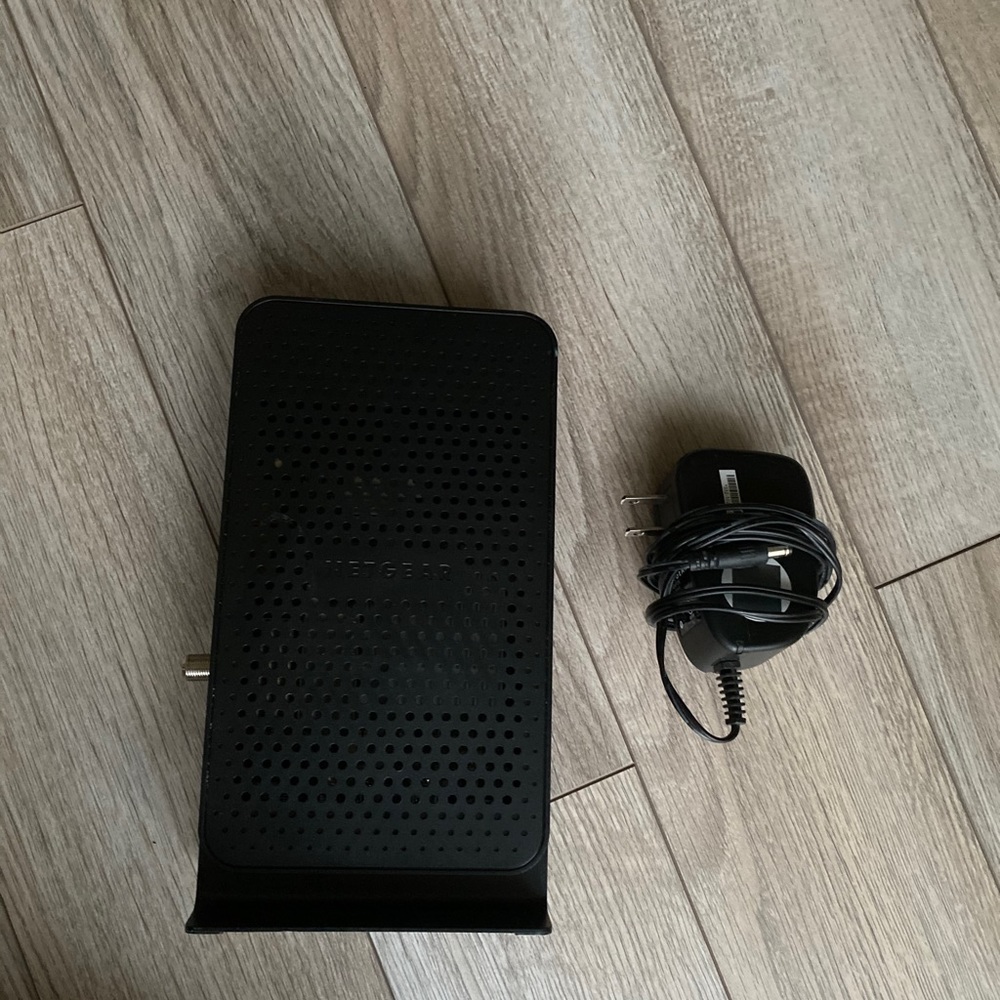 NETGEAR N600 Cable Modem WIFI Router (C3700) - Picture 4 of 4